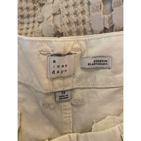 A New Day Pants NWT High Rise Straight Leg Slacks Cream Plus Size 16 R Cropped - Picture 7 of 9
